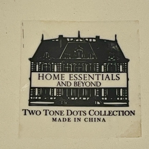 Home Essentials and Beyond Two Tone Dots Collection 2 cups with saucers - Picture 5 of 6